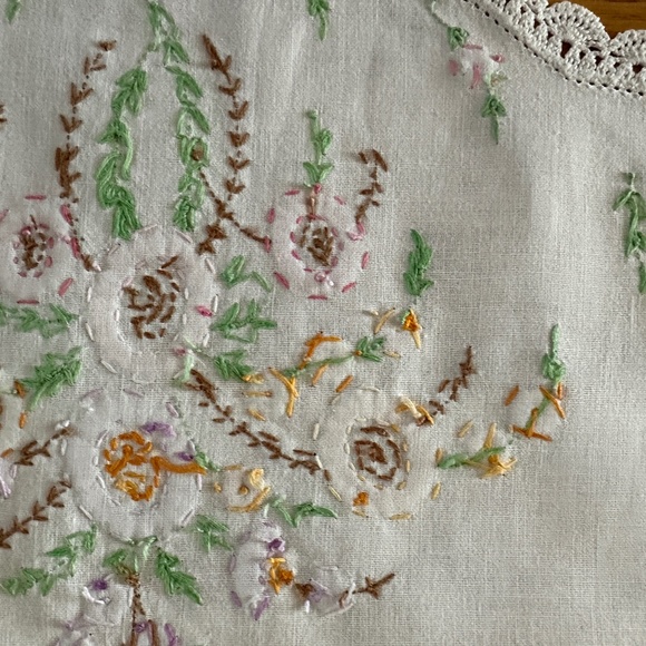 Vintage Embroidered Linen Dresser Scarf Runner Crochet Edge 34" Length - Picture 10 of 16